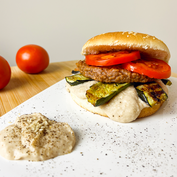 Altro Burger con crema di fagioli cannellini e zucchine grigliate