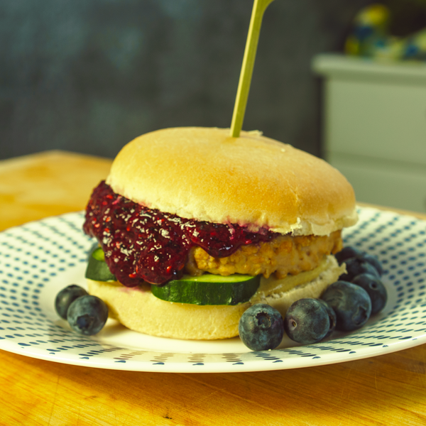 Articoli del blog Panino Altro Burger Pollo con Salsa ai Frutti di Bosco e Cetrioli